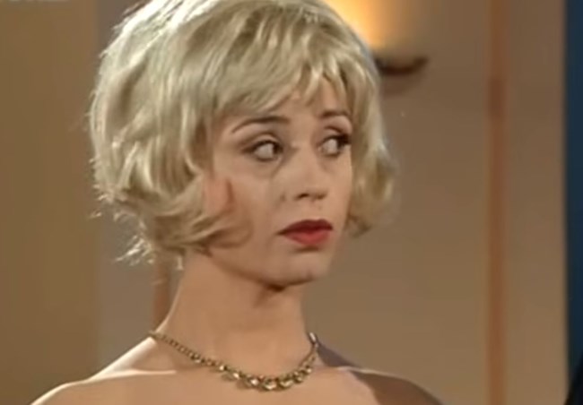 Μαρία Τζομπανάκη: Με κοντό καρέ κατάξανθο μαλλί στα 90s