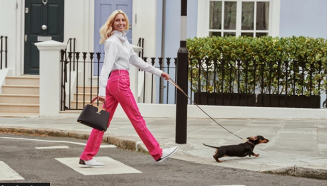 Η Μαρία-Ολυμπία Γλίξμπουργκ φωτογραφίζεται για τη νέα καμπάνια της Louis Vuitton