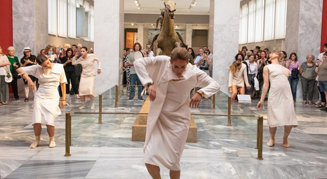 "Ξεχασμένες Δαντέλες, Νέα Πνοή" Εντυπωσιακή έναρξη της έκθεσης στον Κήπο του Εθνικού Αρχαιολογικού Μουσείου