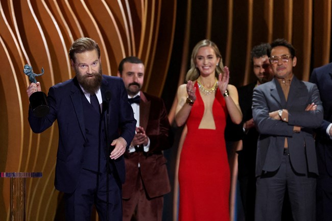 SAG Awards: Ύστερα από την επιτυχημένη απεργία το Σωματείο των Ηθοποιών απένειμε τα δικά του βραβεία- Θρίαμβος για Οπενχάιμερ και ανατροπές