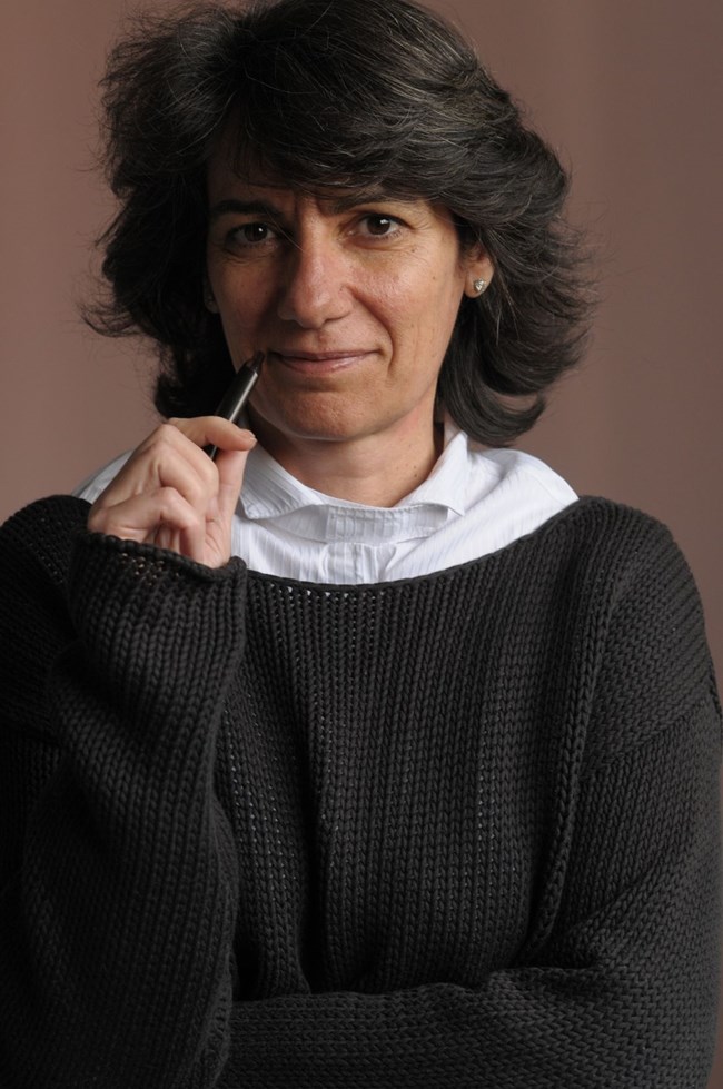 Semiology: Η Ευγενία Βαμβακά θέλει τα ρούχα της να αγκαλιάζουν τρυφερά το σώμα και να δίνουν δύναμη