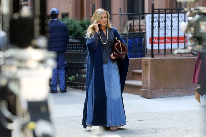 Η Σάρα Τζέσικα Πάρκερ συνδύασε μοναδικά (όπως πάντα) το denim με τις πέρλες