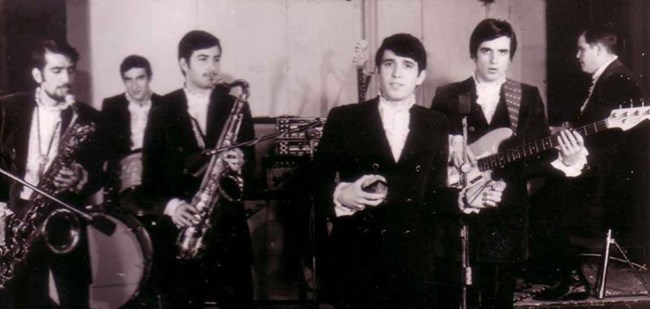 Πασχάλης Αρβανιτίδης: Ο τραγουδοποιός που άλλαξε τα πάντα στο ελληνικό τραγούδι τη δεκαετία του 60