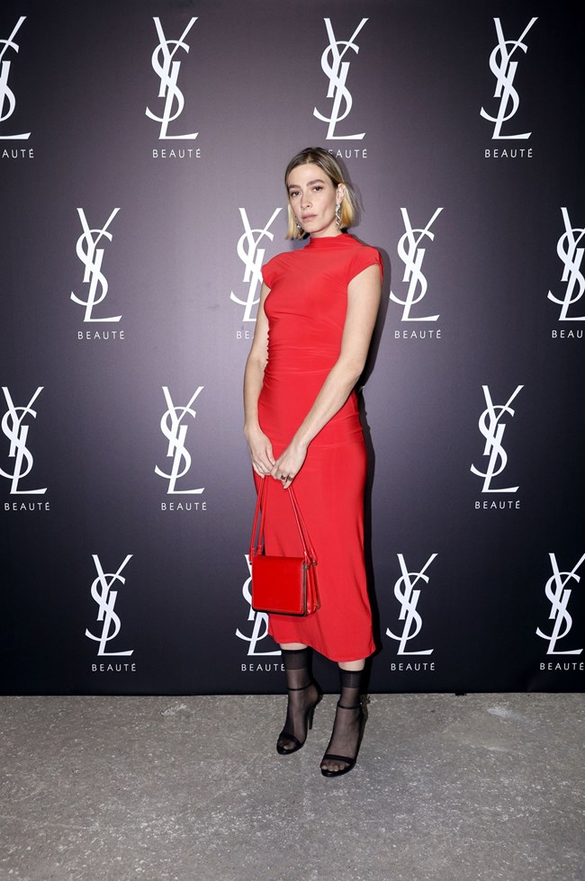 Ισμήνη Παπαβλασοπούλου: Συνδύασε με τον πιο update τρόπο το it dress της σεζόν