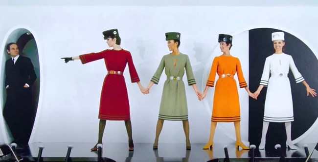 Pierre Cardin: O φουτουριστής της Μόδας που "ταξίδεψε" στο διάστημα και έραψε τα θρυλικά κοστούμια των Beatles