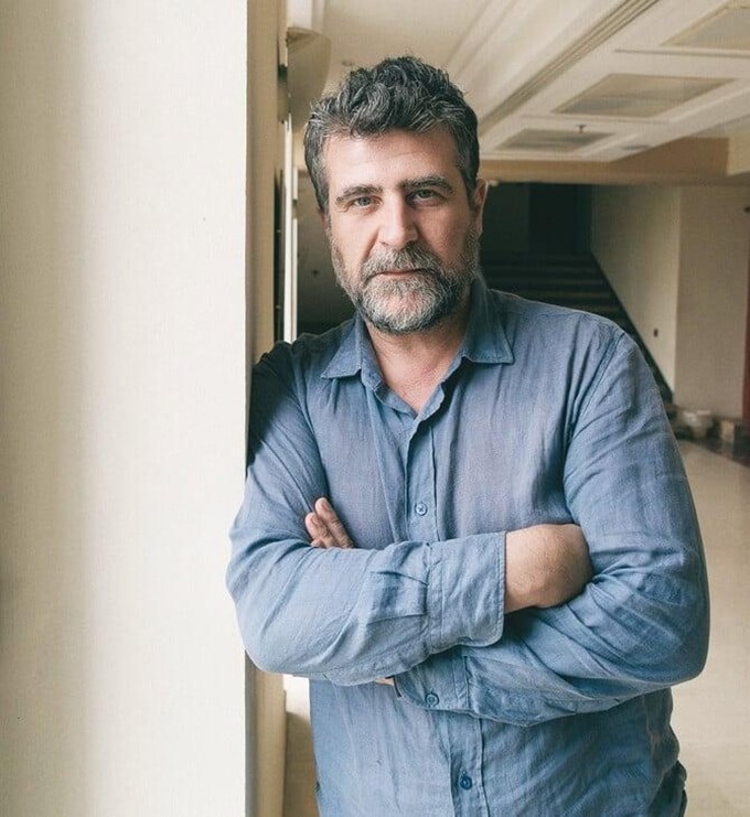 Αστέριος Πελτέκης: "Το θέατρο είναι αντίσταση, όχι πολυτέλεια" - Μια συνέντευξη για το σήμερα του ΚΘΒΕ