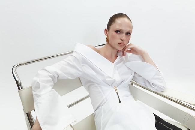 Majestæt: Η Μαρία Σταύρου μας συστήνει το νέο power suit της σύγχρονης γυναίκας