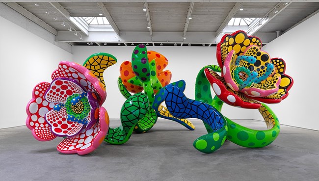 Yayoi Kusama: "Πέρασα κάθε μέρα της ζωής μου αγκαλιάζοντας λουλούδια"