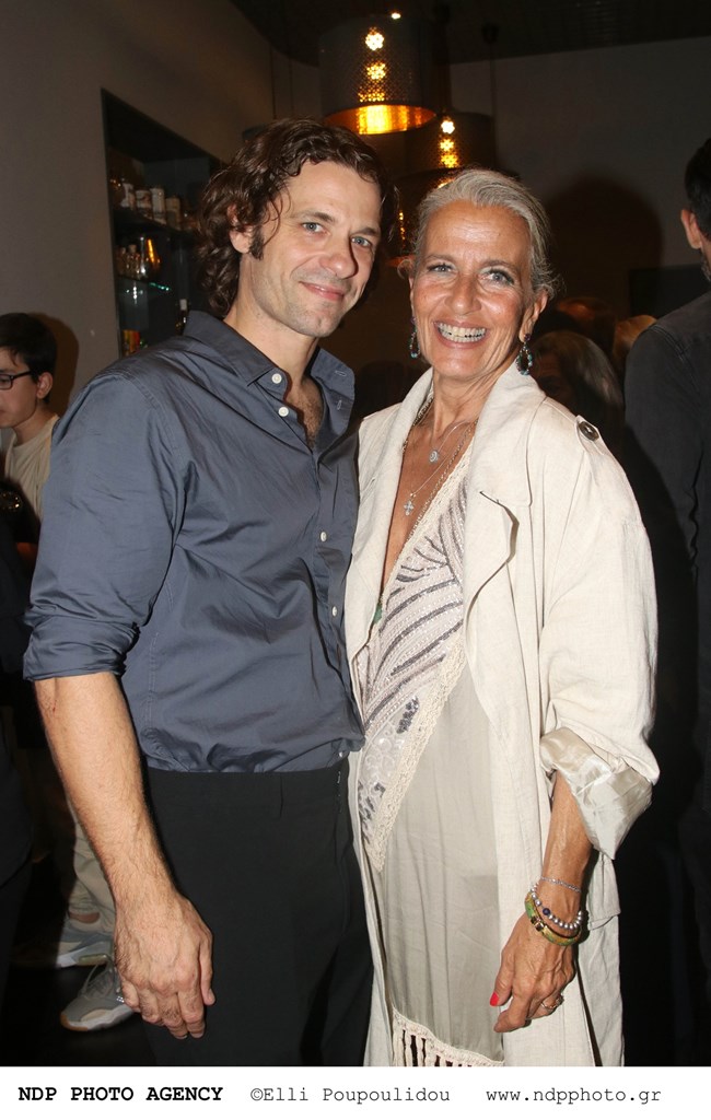 "Grey is the new sexy" και η Λουκία Παπαδάκη το γνωρίζει καλά