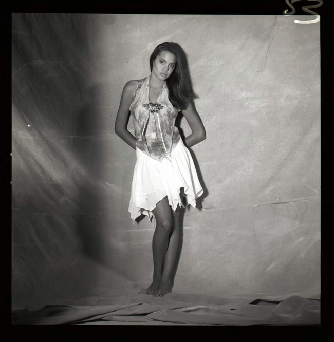 Αντζελίνα Τζολί, 15 ετών, πρώτη επαγγελματική φωτογράφιση