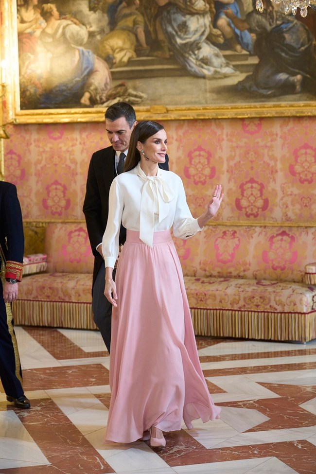Το ρομαντικό look της βασίλισσας Λετίσια είναι ο ορισμός του royal style
