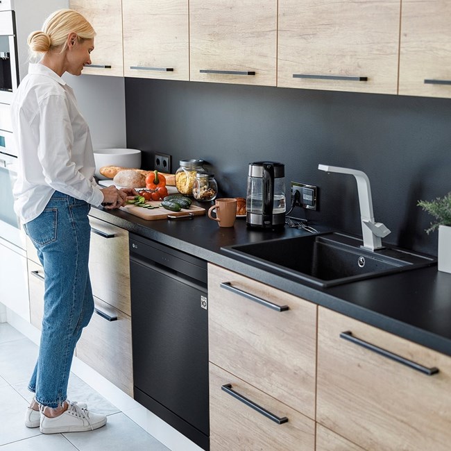 H LG παρουσιάζει στην ελληνική αγορά τα νέα εντοιχιζόμενα πλυντήρια πιάτων