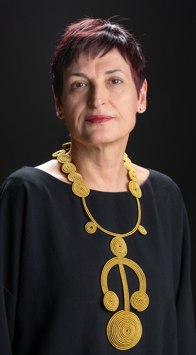 Κοζάνη: Τα θεϊκά κοσμήματα της Ελένης Σιούστη φτιαγμένα από χρυσοκλωστή, απογειώνουν την παράδοση