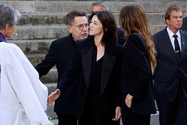 Το μεγάλο αντίο στην Τζέιν Μπίρκιν- όσοι την τίμησαν στην κηδεία της