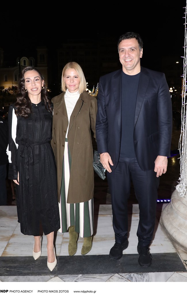 Η Τζένη Μπαλατσινού με την απόλυτα κομψή φούστα με υπογραφή Victoria Beckham