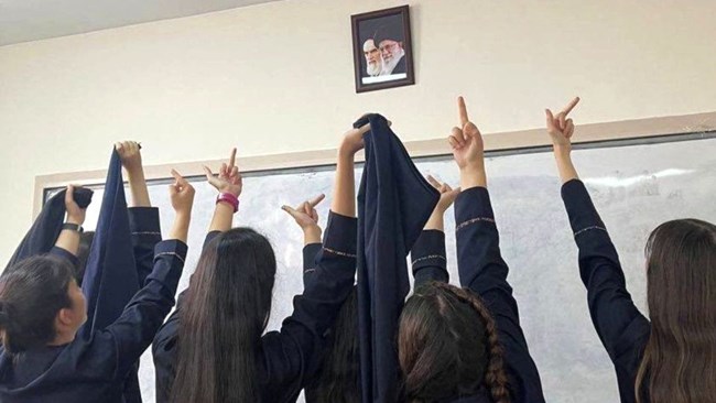 Ιράν: Η επανάσταση των γυναικών περνά στα σχολεία