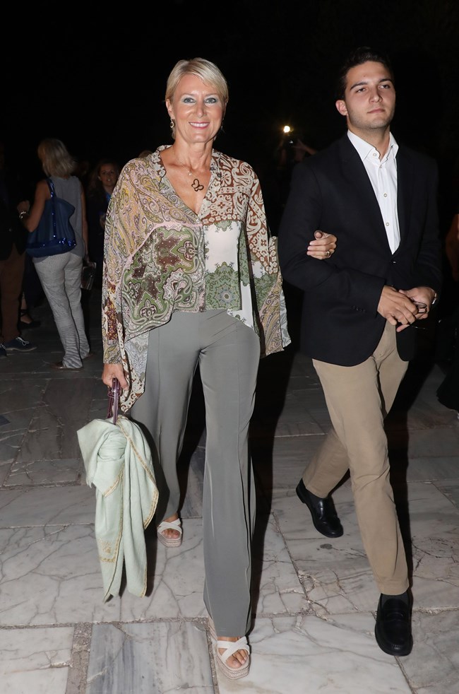 H Νατάσα Παζαΐτη έχει τον πιο κομψό συνοδό στο Ηρώδειο