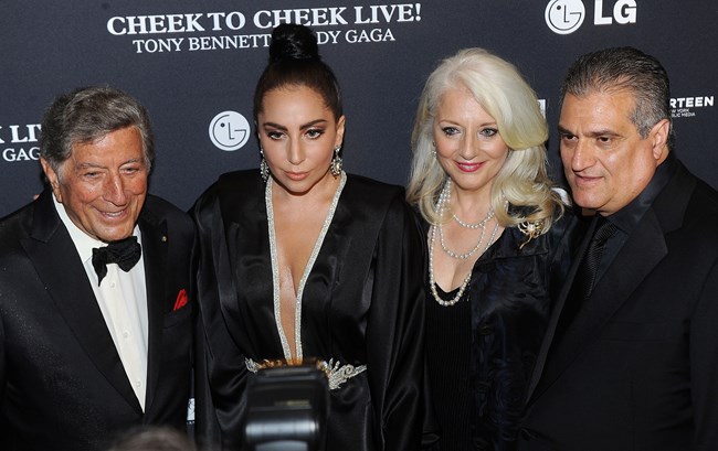 Lady Gaga: Ο 66χρονος πατέρας της πηγαίνει στα δικαστήρια 500 μετανάστες