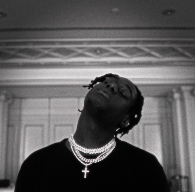 AYEZI: Η Μαρίνα Κόρακα έχει στολίσει με τα κοσμήματά της μερικούς από τους πιο επιδραστικούς Έλληνες καλλιτέχνες