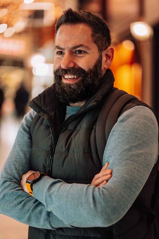 Μια βόλτα στην Αθήνα, λίγο πριν την άνοιξη μέσα από τον φακό του Θουκυδίδη Καρποδίνη