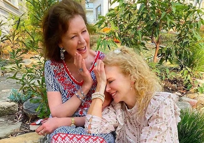 Το iconic φόρεμα του Galliano για τη Nicole Kidman σηματοδότησε την έναρξη του Red Carpet το 1997