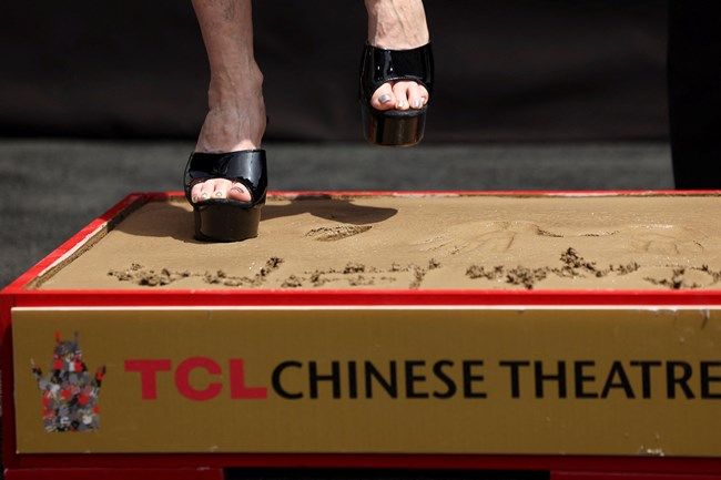 Σίντι Λόπερ: Πανκ είδωλο, ποπ σταρ, φεμινίστρια, ακτιβίστρια, εκκεντρική με τραγούδια που ξεσηκώνουν και συγκινούν