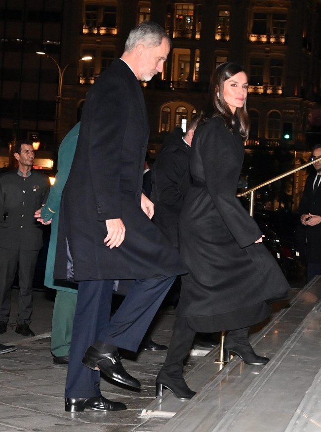 Η βασίλισσα Letizia φόρεσε παλτό Mango με απόλυτη κομψότητα