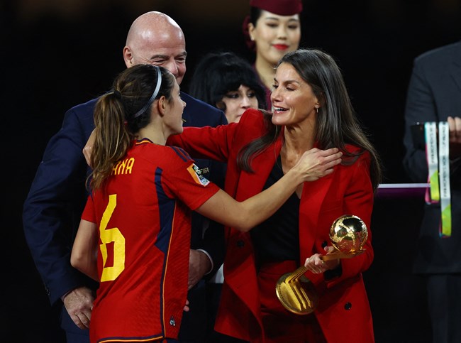 Η βασίλισσα Λετίσια και η κόρη της παρευρέθηκαν στον τελικό του Παγκόσμιο Κύπελλο Γυναικών στην Αυστραλία