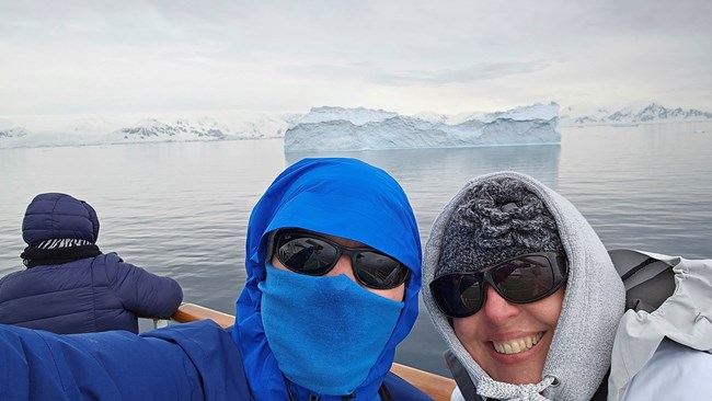 Κρουζιέρα θα σε πάω: Ο Μάικ και η Νάνσι "ζουν" πάνω σε κρουαζιερόπλοιο και γίνονται viral