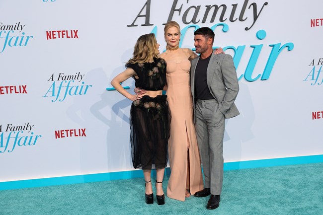 Η Νικόλ Κίντμαν εντυπωσίασε στην πρεμιέρα του "A Family Affair" στο Λος Άντζελες με το χρώμα που επέλεξε