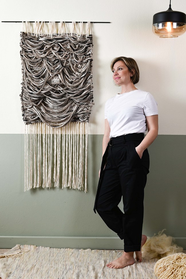 Μια σύγχρονη "Πηνελόπη" επαναφέρει στο προσκήνιο την τέχνη της υφαντικής