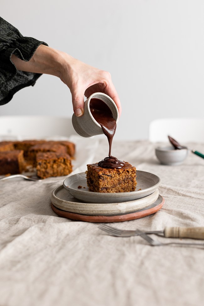 Το πιο αφράτο κέικ με ταχίνι και σοκολάτα από την Madame Ginger