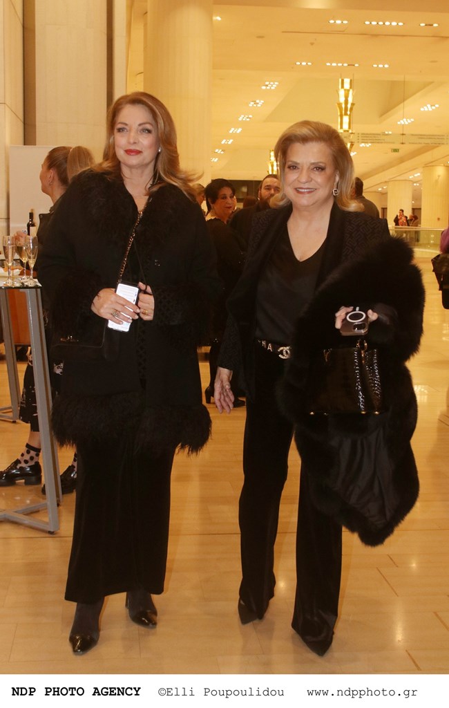 Άντζελα Γκερέκου: Βρήκαμε το αγαπημένο μαύρο παλτό της- Πού το φόρεσε