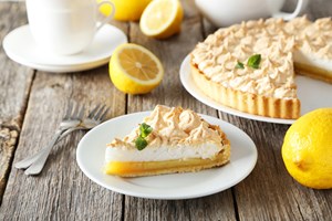 Γιαουρτογλυκό με oreo και φράουλες | Το πανεύκολο και δροσιστικό γλυκό ψυγείου που θα τρως non stop στις διακοπές σου