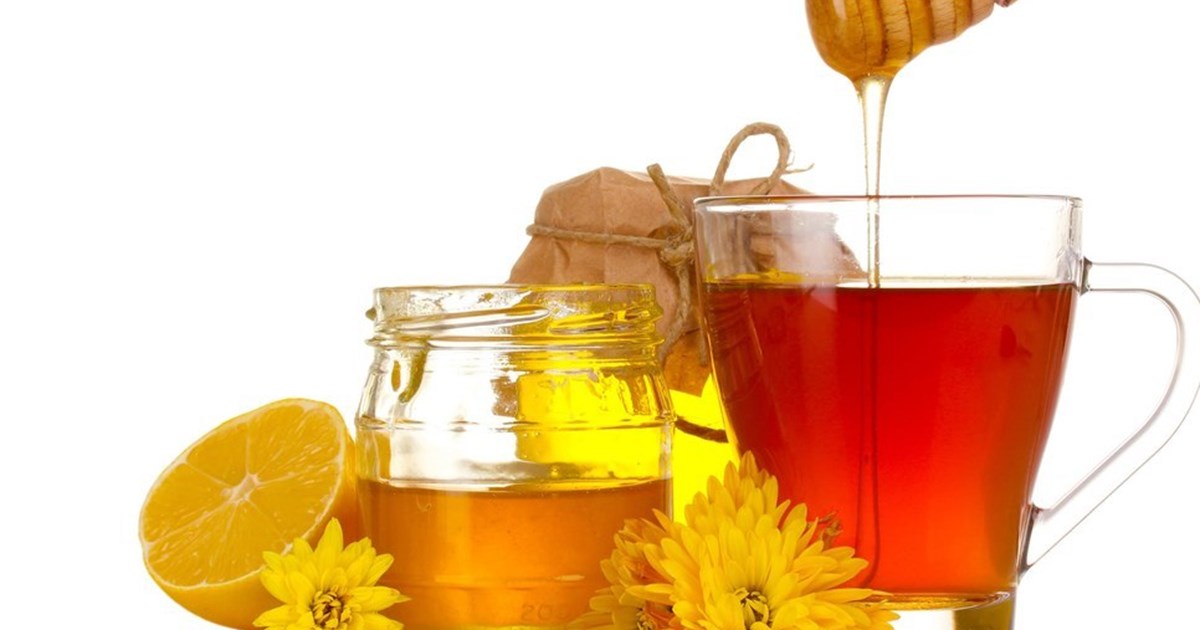 νερό με λεμόνι και μέλι εξασθενεί