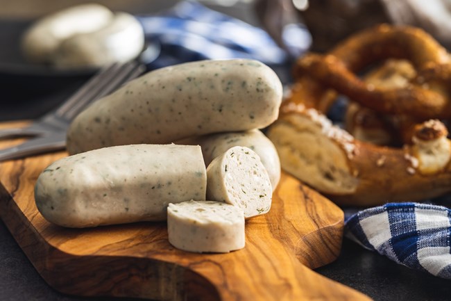 Η λαχταριστή κουζίνα της Γερμανίας, της Ελβετίας και της Αυστρίας έχει να προσφέρει πολύ περισσότερα από υπέροχα λουκάνικα