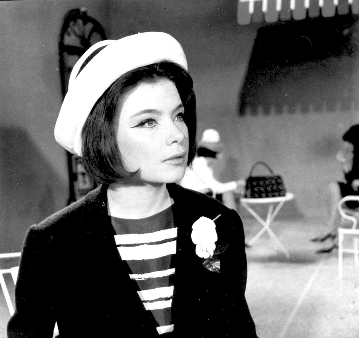 Τζένη Καρέζη: Στα παρασκήνια της ταινίας "Λατέρνα, φτώχεια και φιλότιμο" με τα iconic γυαλιά ηλίου των 50s