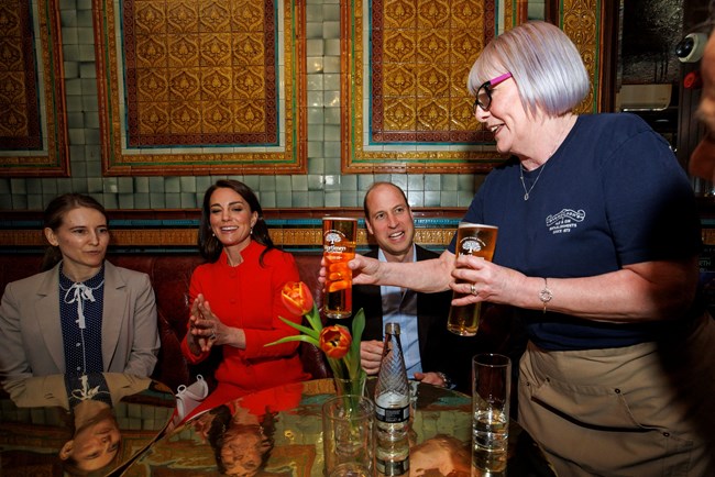 Κέιτ Μίντλετον, Ουίλιαμ, παμπ