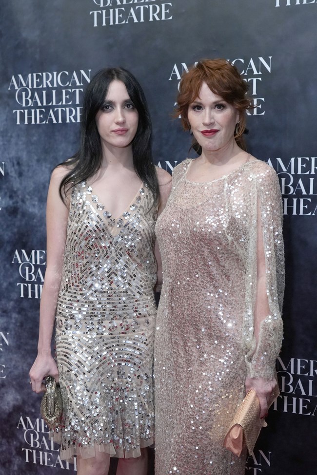 H Μόλι Ρίνγκγουολντ λαμπερή όσο και η κόρη της Ματίλντα Γιαννοπούλου