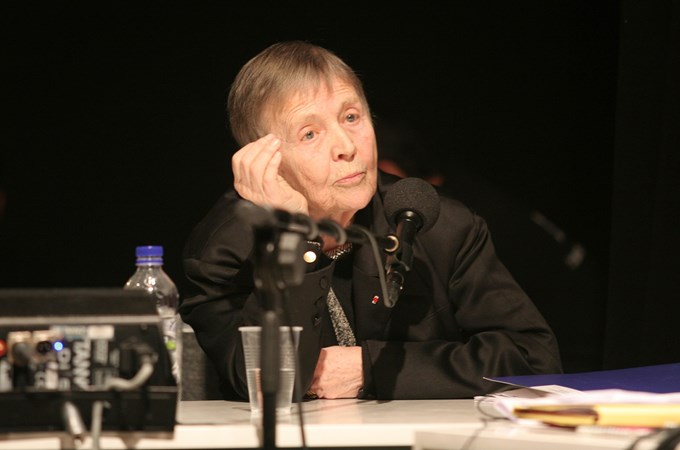 Ελένη Γλύκατζη-Αρβελέρ: Η γυναίκα που έμαθε σε γενιές ανθρώπων να μη φοβούνται το "αδύνατο"