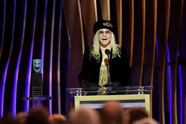 SAG Awards: Ύστερα από την επιτυχημένη απεργία το Σωματείο των Ηθοποιών απένειμε τα δικά του βραβεία- Θρίαμβος για Οπενχάιμερ και οι ανατροπές