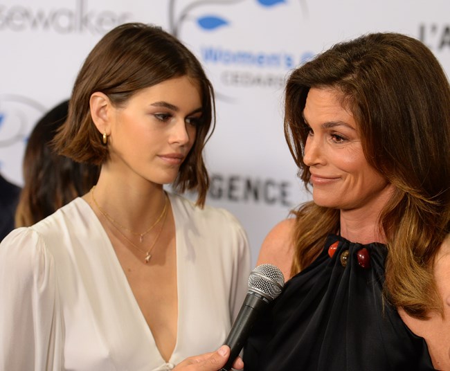 H Κάια Γκέρμπερ δεν ήξερε ότι η μητέρα της, Σίντι Κρόφορντ, ήταν τόσο διάσημη κι επιτυχημένη