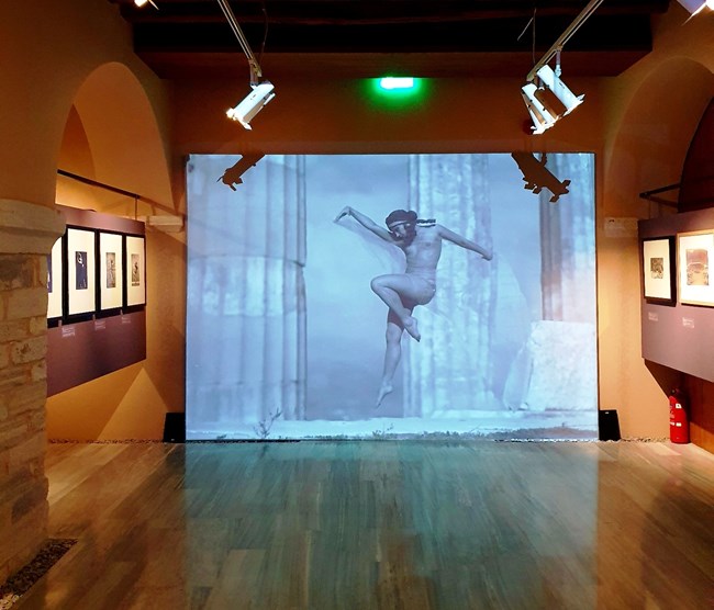 Δράμα: Το έργο της διάσημης φωτογράφου Nelly’s εκτίθεται στο Μαρμάρινο Σπίτι