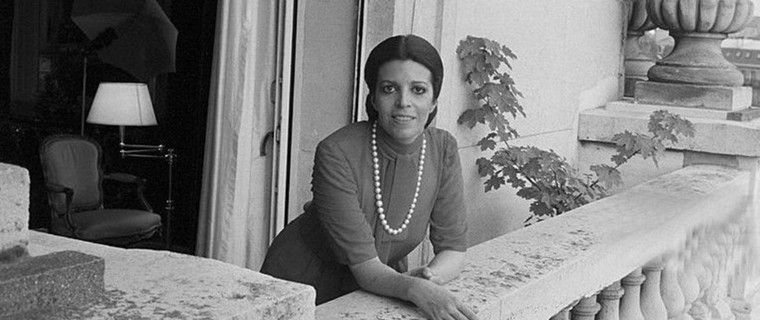 Χριστίνα Ωνάση: Το διαχρονικό στυλ και η ρομαντική εμφάνιση με παστέλ γούνα σε κοσμικό gala στη Γαλλία πριν από 53 χρόνια