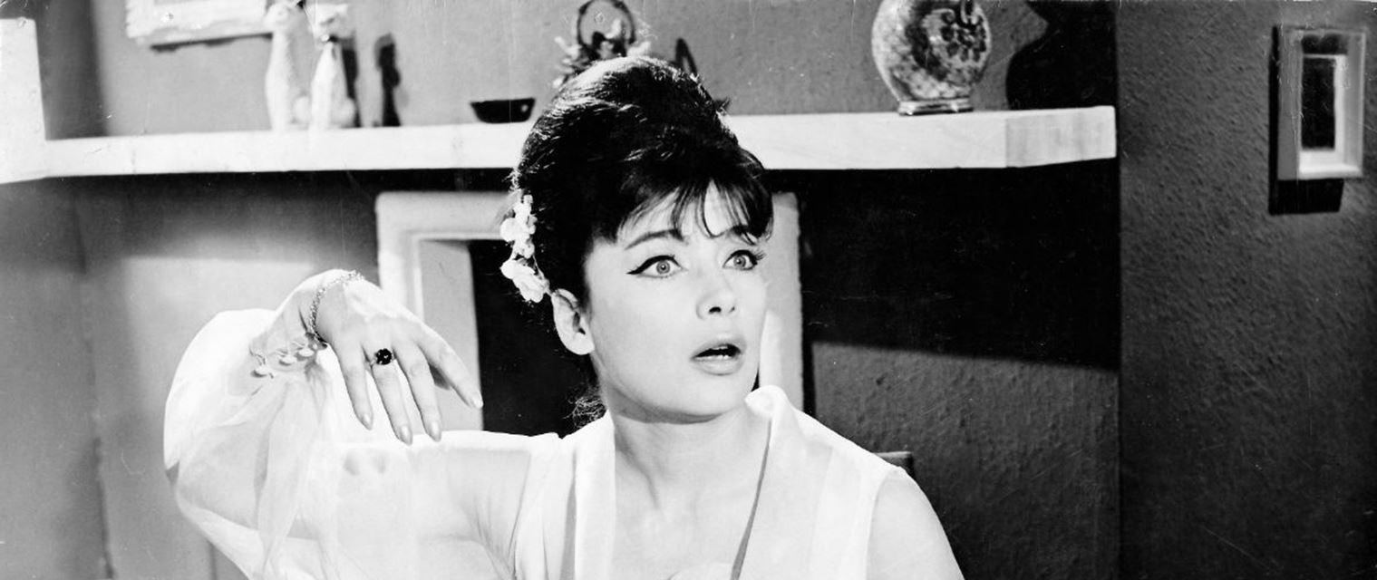 Τζένη Καρέζη: Η μόνη φορά που την είδαμε στο θέατρο με το φυσικό της χρώμα στο μαλλί