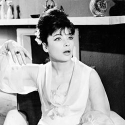 Τζένη Καρέζη: Η μόνη φορά που την είδαμε στο θέατρο με το φυσικό της χρώμα στο μαλλί