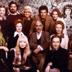 Οι κλασικές Πρωτοχρονιές της τηλεόρασης - Πώς έκανε ρεβεγιόν η showbiz από το 1960 και μετά;