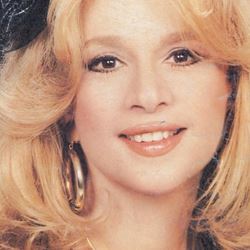 Η σπάνια φωτογραφία της Αλίκης Βουγιουκλάκη με τη μητέρα της πριν από 31 χρόνια