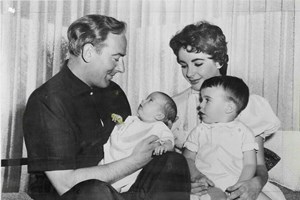 Ρίτσαρντ Μπάρτον: Η υιοθεσία, οι πέντε γάμοι, ο αλκοολισμός και ο τραγικός θάνατος