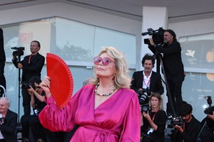 Αμάντα Ληρ: Μούσα και αγαπημένη του Σαλβαντόρ Νταλί, ερωμένη του Ντέιβιντ Μπάουι. Αν δεν είναι ένας ζωντανός θρύλος τότε τι είναι;